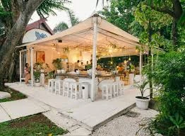 Resto&Cafe dengan Interior yang Berubah Tema Secara Berkala